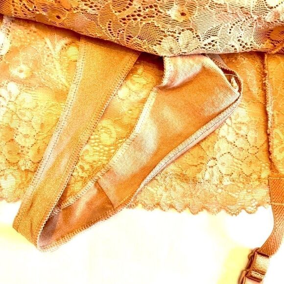 TAUPE VICTORIA’s SECRET ANGELS LACE SKIRT-GARTER-THONG SIZE-S - Picture 5 of 6